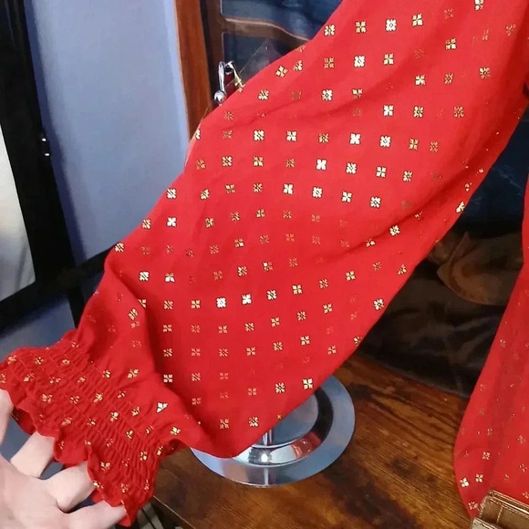 TIME AND TRU RED AND GOLD SHIMMER ✨️ BLOUSE LIKE NEW!! XL - Picture 4 of 14